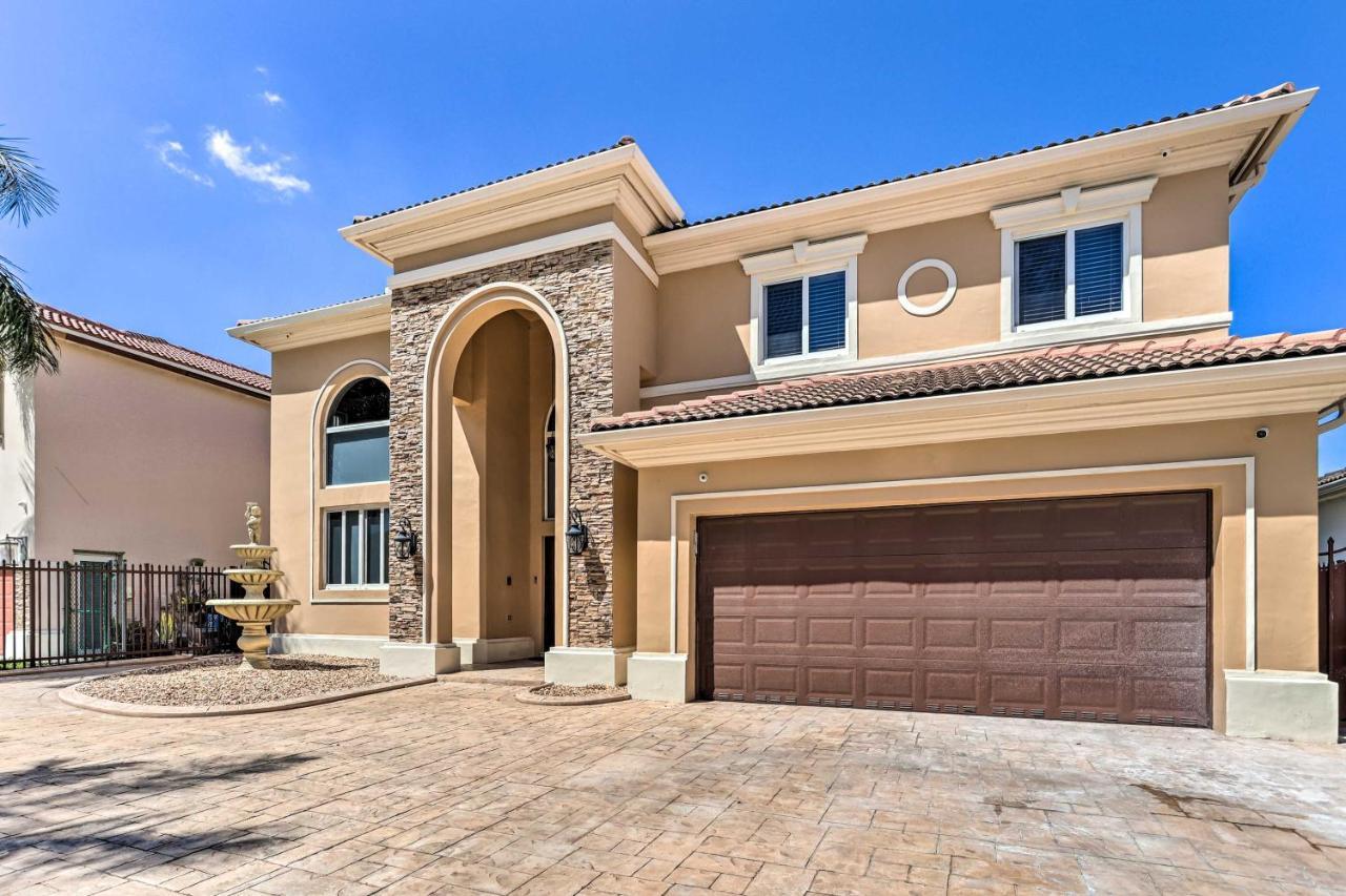 Spacious Retreat With Grill, Pool And Dock! Holiday home Miami