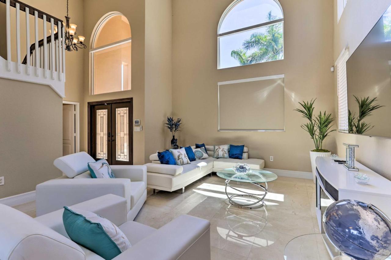 Spacious Retreat With Grill, Pool And Dock! *