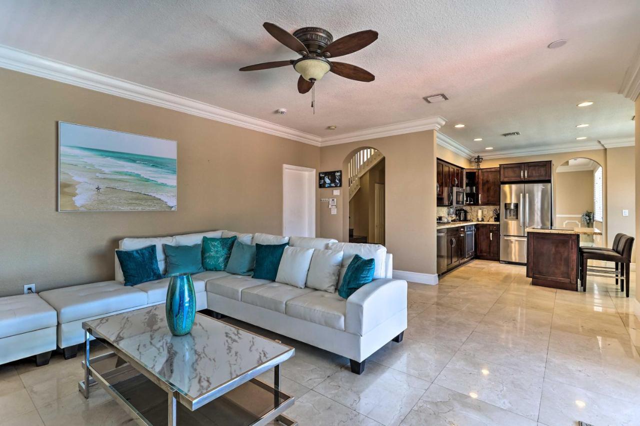 Spacious Retreat With Grill, Pool And Dock! *