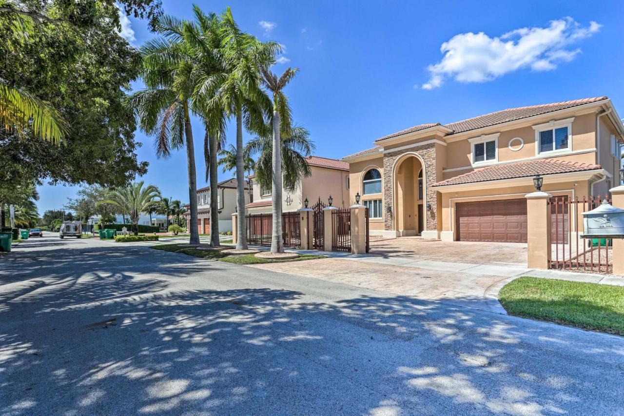Spacious Retreat With Grill, Pool And Dock! Holiday home Miami