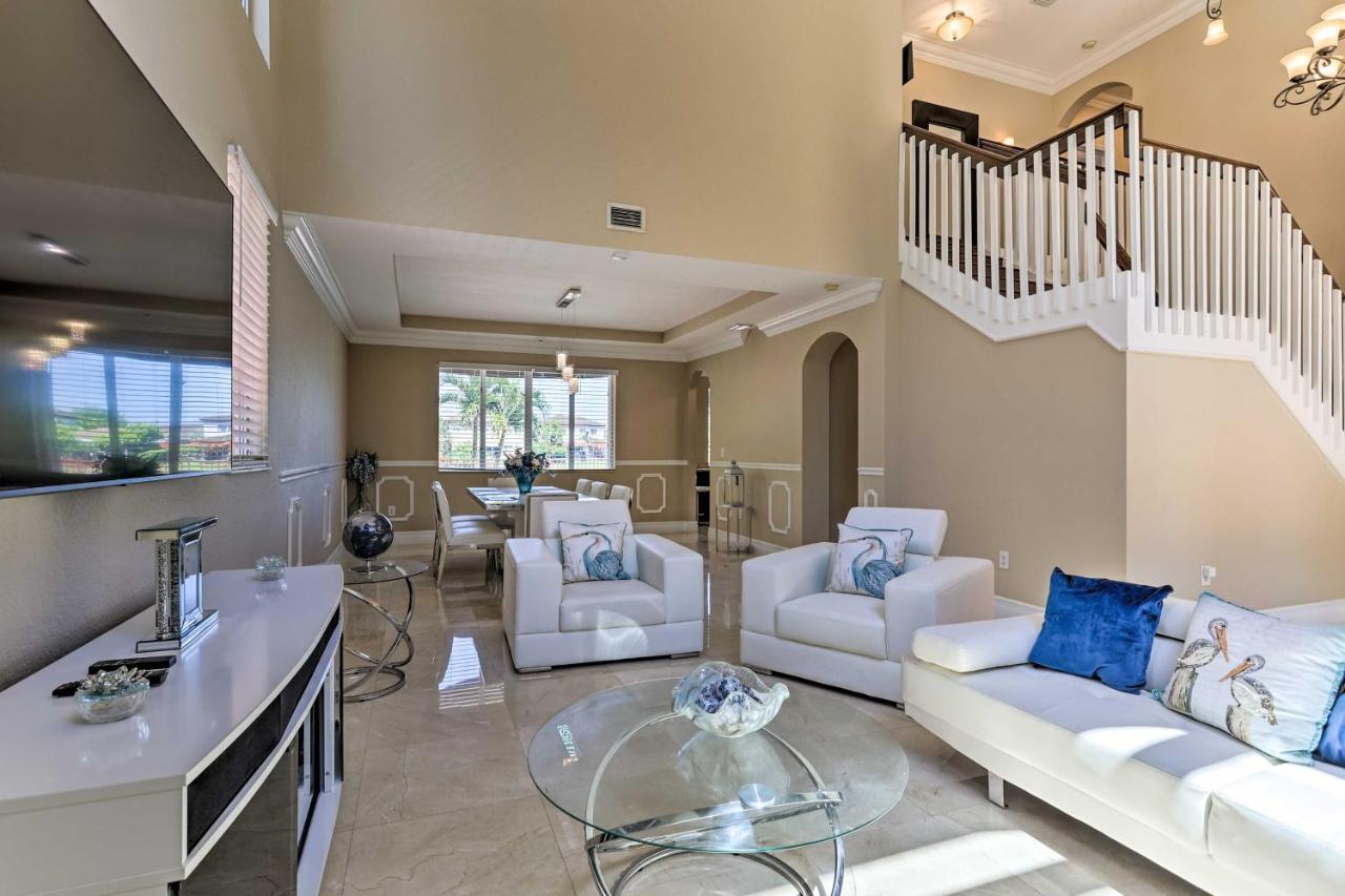 Spacious Retreat With Grill, Pool And Dock! Holiday home Miami