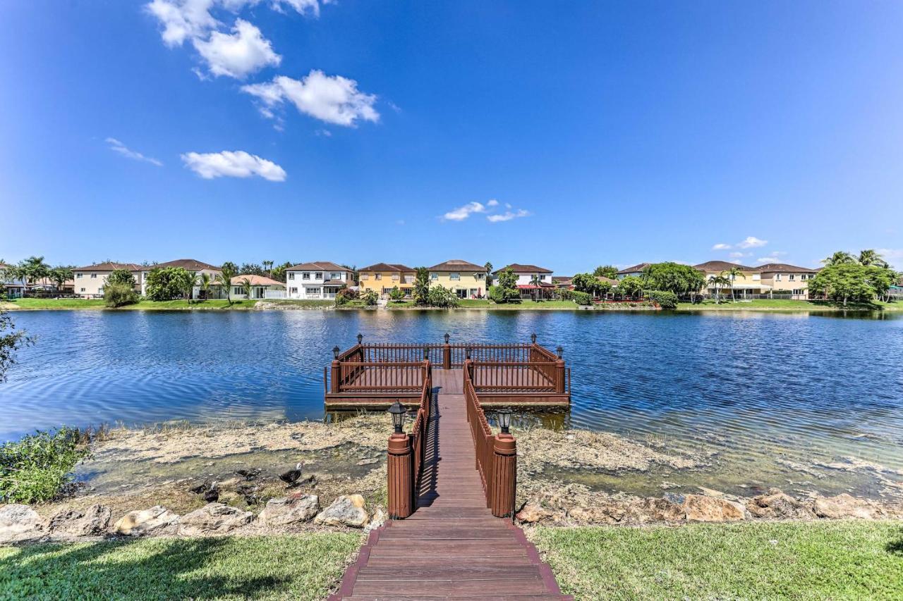 Spacious Retreat With Grill, Pool And Dock! Holiday home