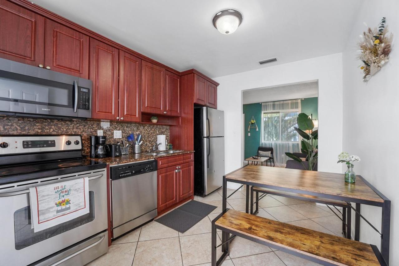 Specious 2 Bedroom Unit In Near Brickell Apartment *