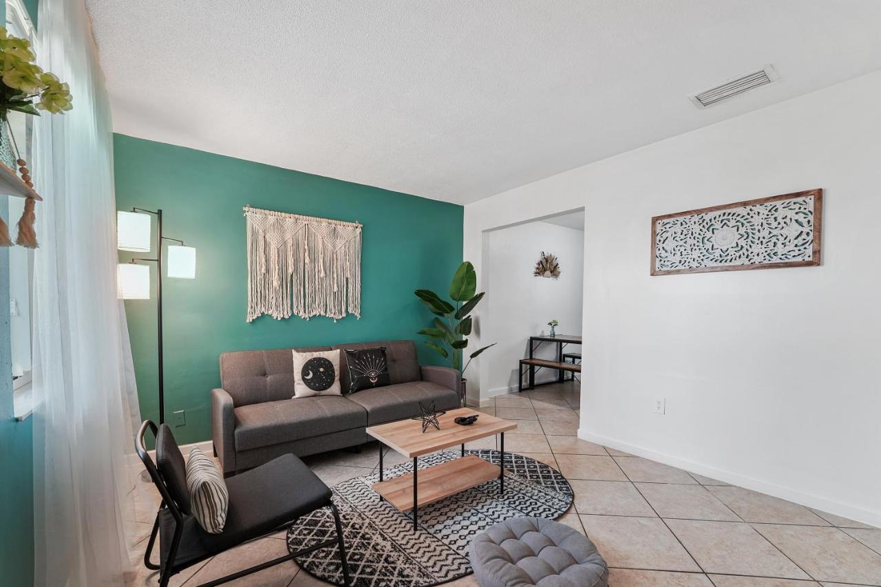 Specious 2 Bedroom Unit In Near Brickell Apartment