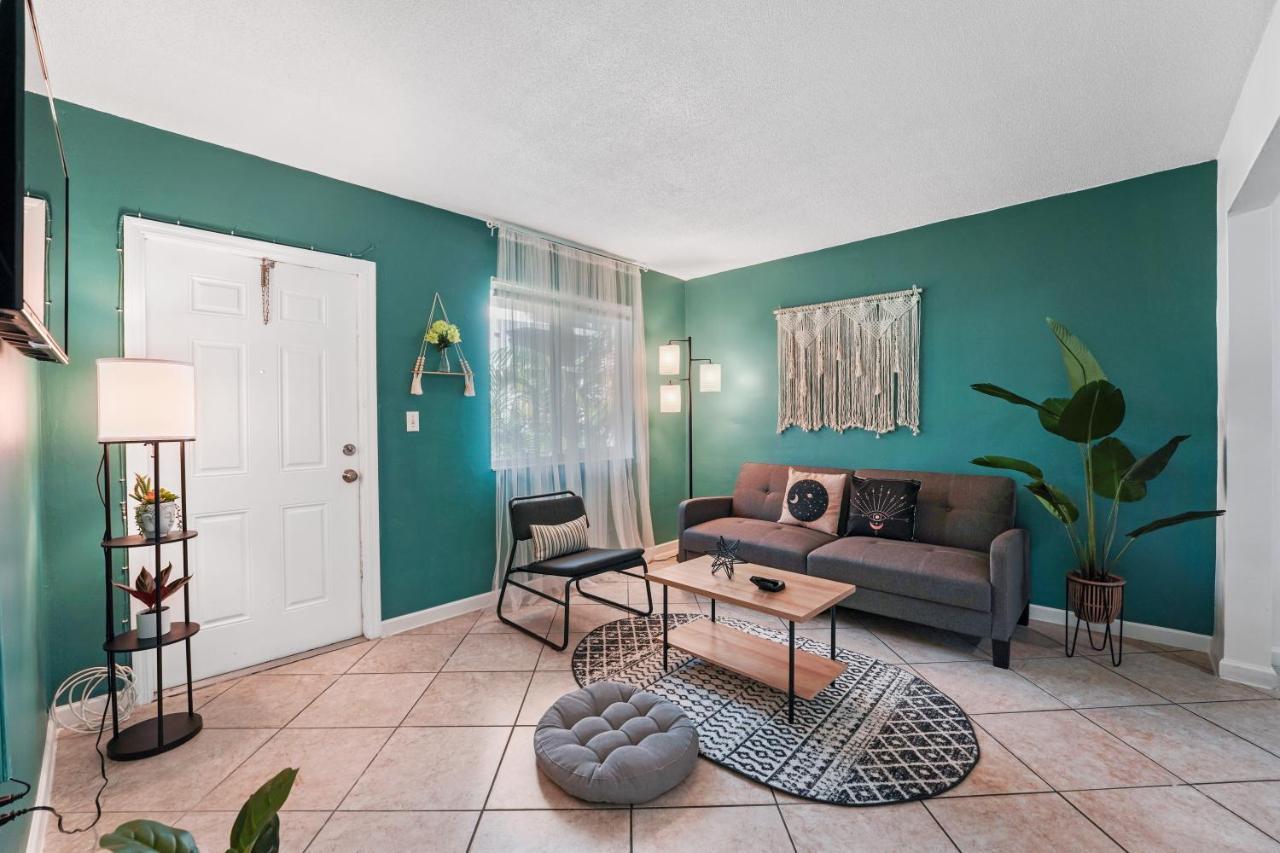 Specious 2 Bedroom Unit In Near Brickell Apartment *