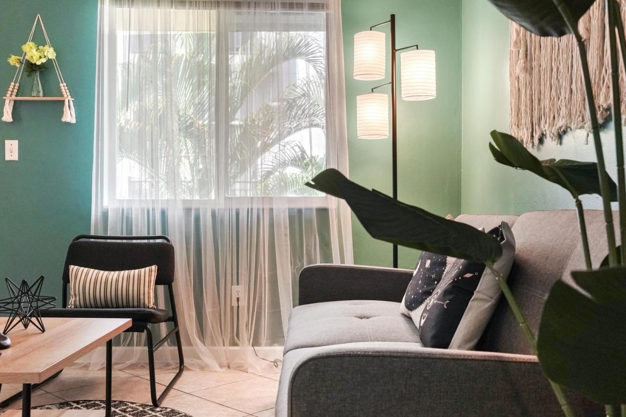 Specious 2 Bedroom Unit In Near Brickell Apartment