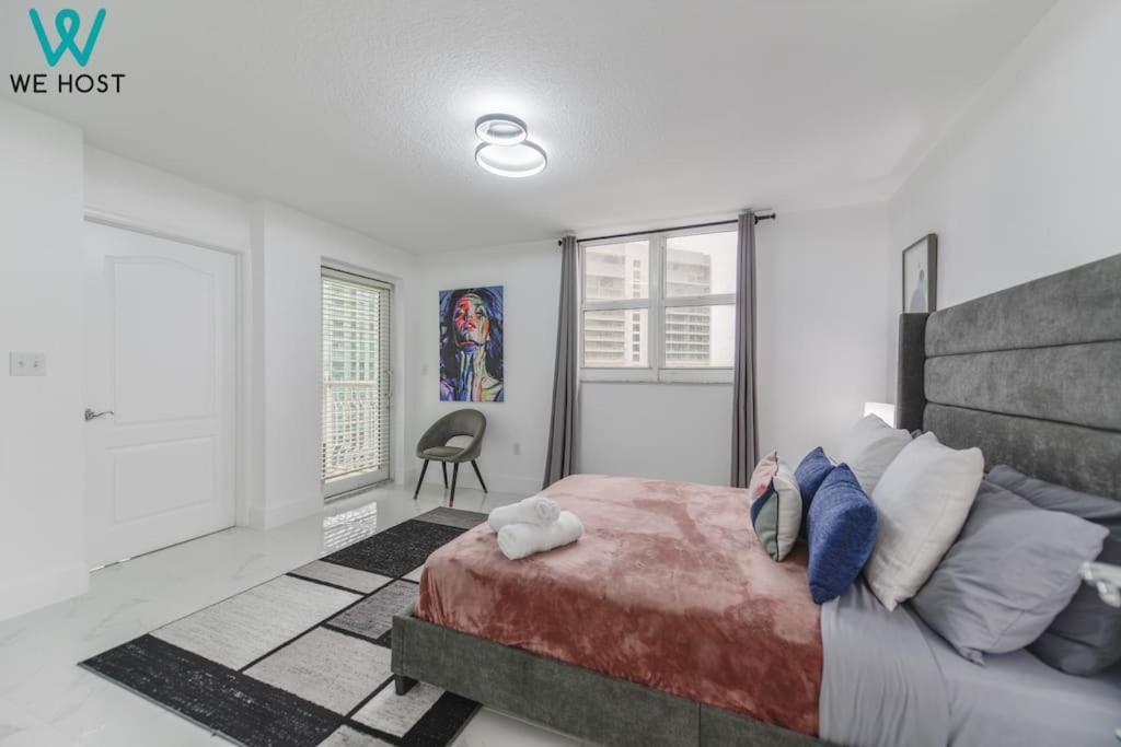 We Host- Awesome Penthouse Apt Brickell W-pool Apartamento *