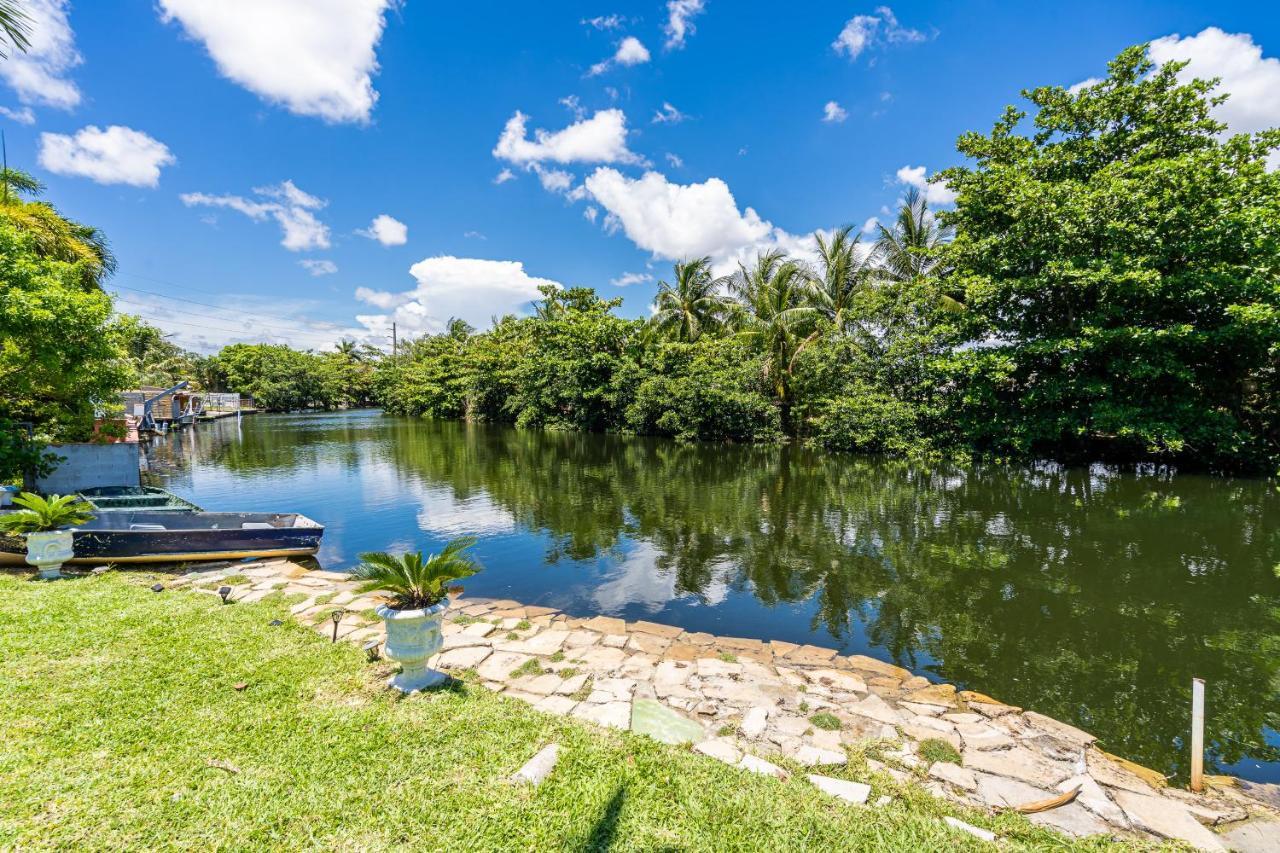 Romantic Spot By The River In The Middle Of The * Miami