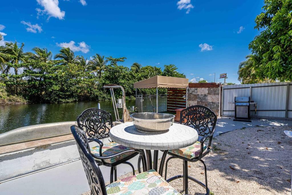 Romantic Spot By The River In The Middle Of The * Miami