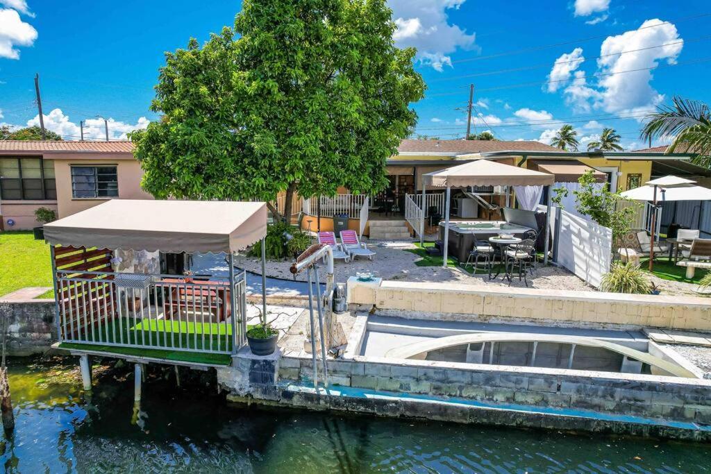 Apartment Romantic Spot By The River In The Middle Of The