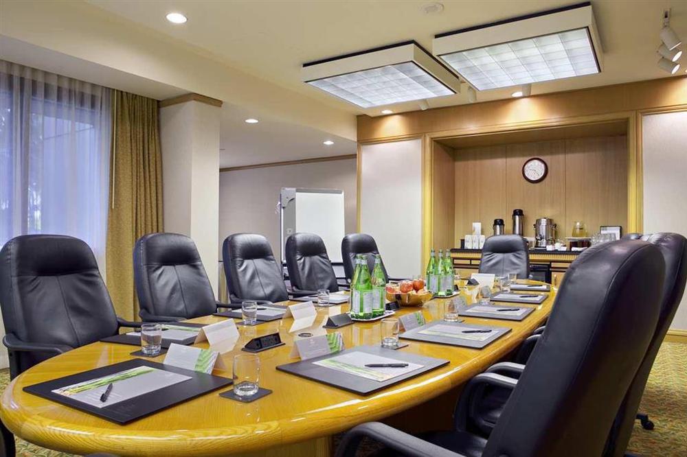 Hilton Airport Blue Lagoon Hotel 4*