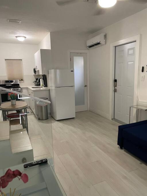 Comfortable Modern Apartment- Location.