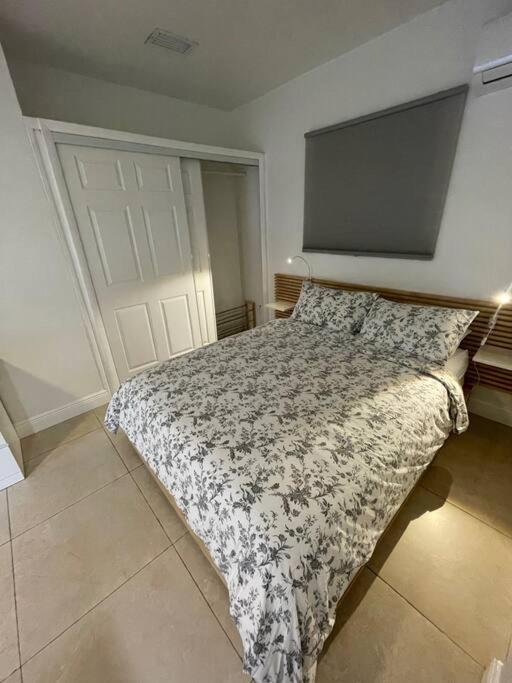 Comfortable Modern Apartment- Location. *
