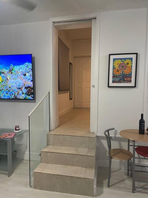 Apartment Comfortable Modern Apartment- Location. Miami