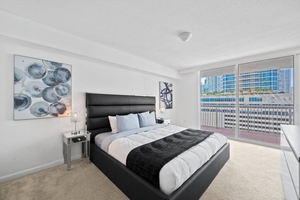 Superb Unit, Centrally Located With Parking *