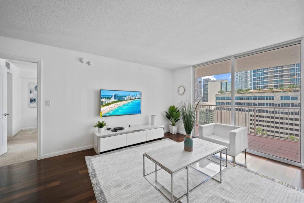 Superb Unit, Centrally Located With Parking Apartment *