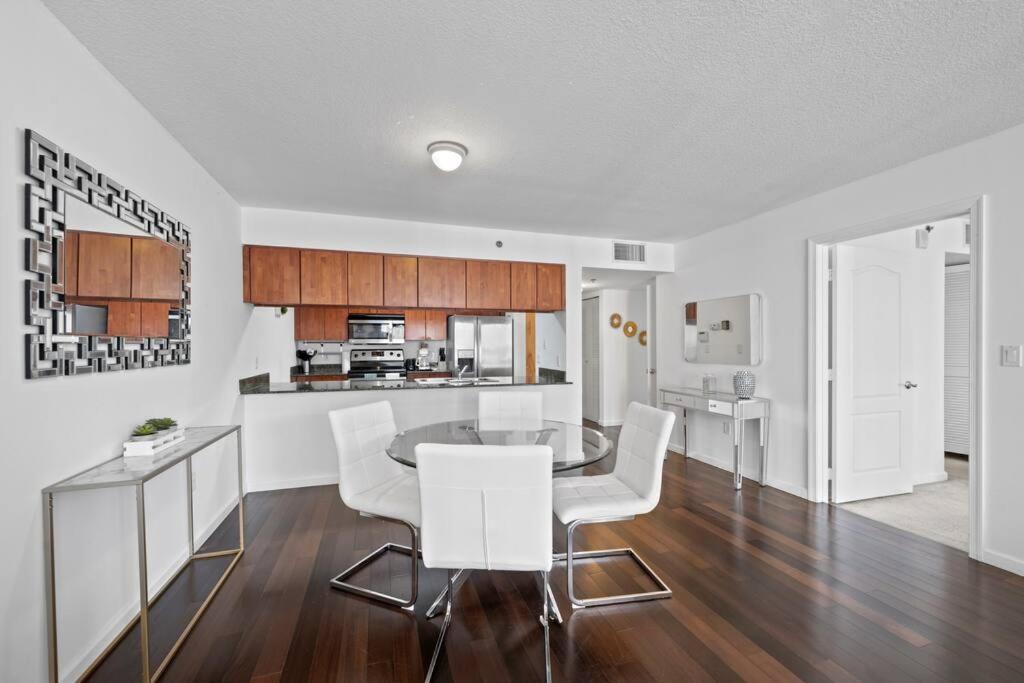 Superb Unit, Centrally Located With Parking Apartment Miami