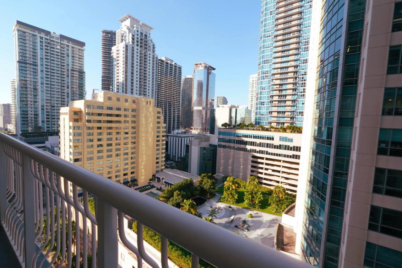 & Sea View+free Parking Modern Apartment