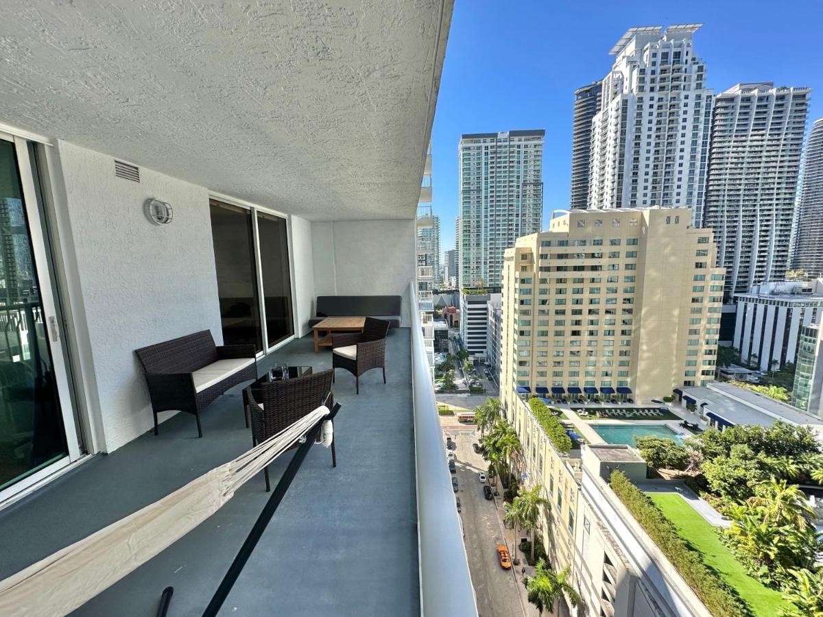 & Sea View+free Parking Modern Apartment