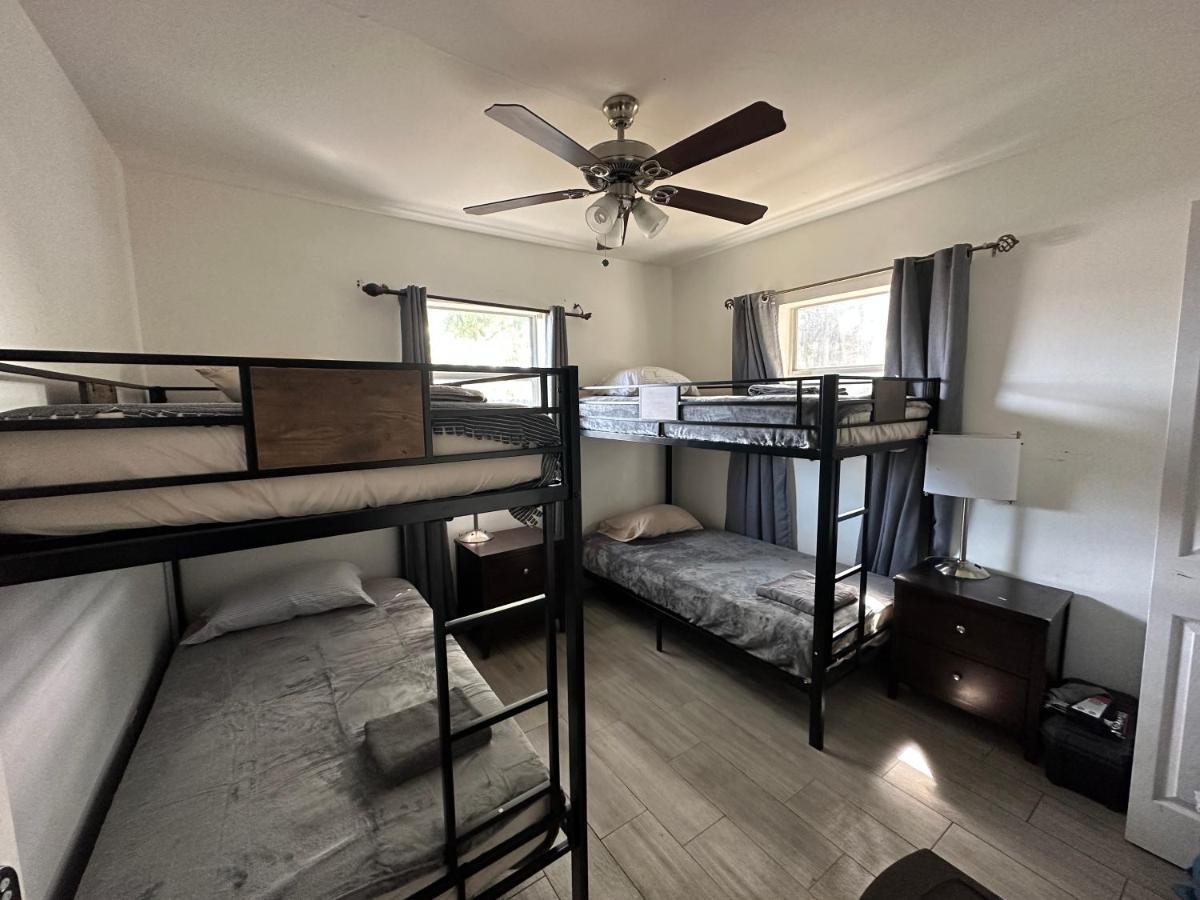 Homestay Bekahouse With Parking, Backyard And Laundry