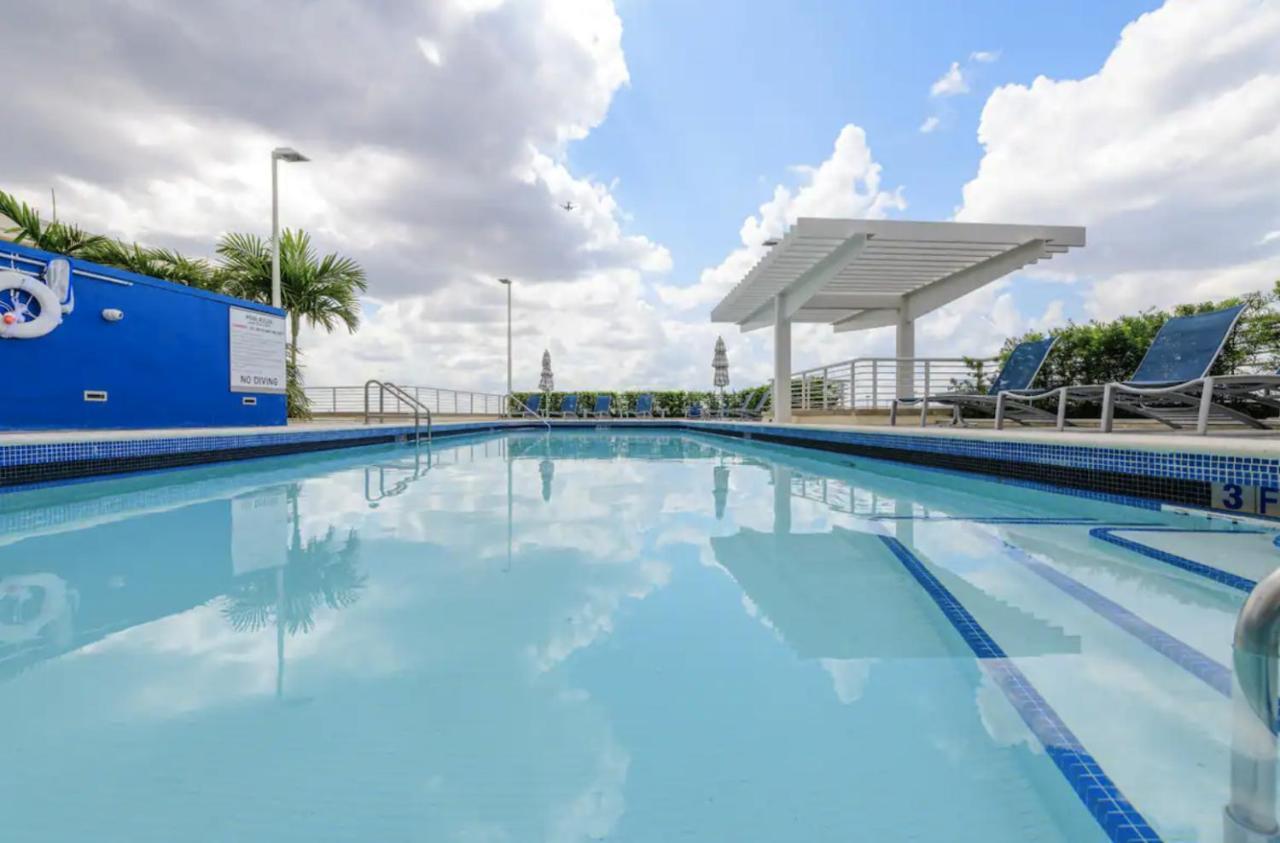Aparthotel Spacious 2bd 2bth At Midblock