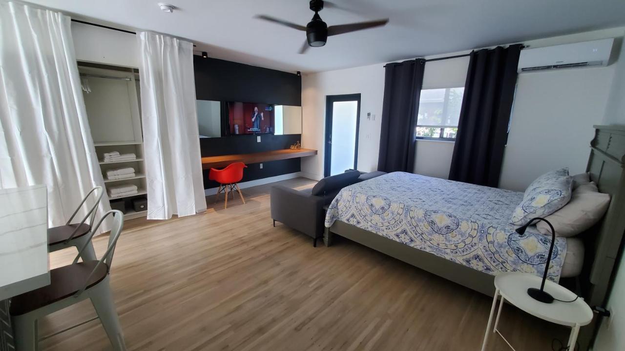 Casa Cuba In Little Havana, Brickell, Calle 8 And 10 Minutes To The Free Parking *