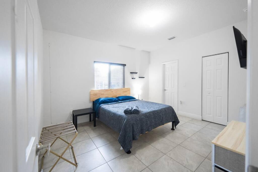 New House On The Block Near Airport. Holiday home *