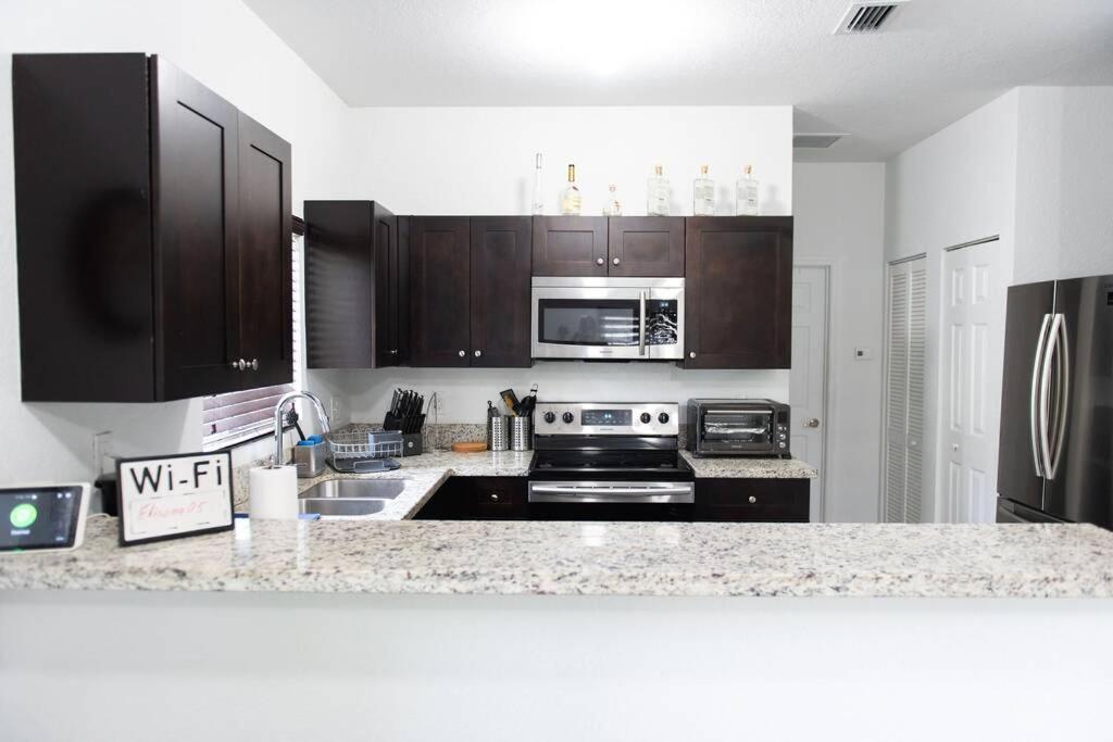 New House On The Block Near Airport. Holiday home *