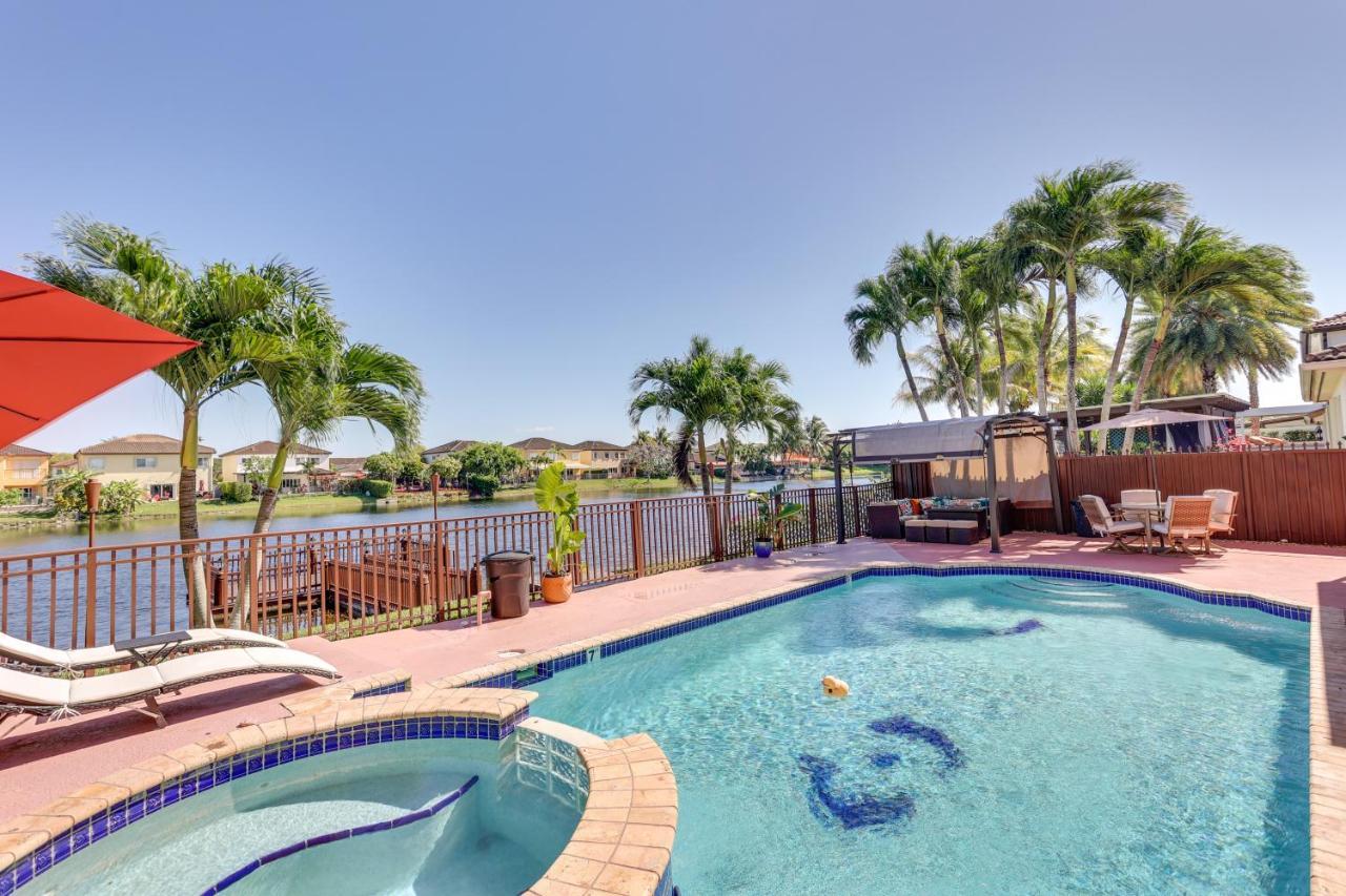 Spacious Retreat With Grill, Pool And Dock! *
