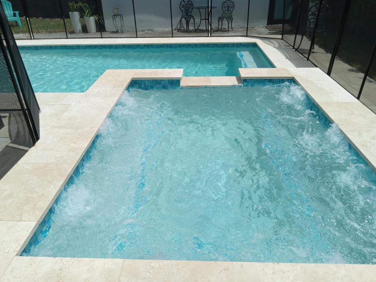 Design District 4 Bedroom Pool Casa de férias *