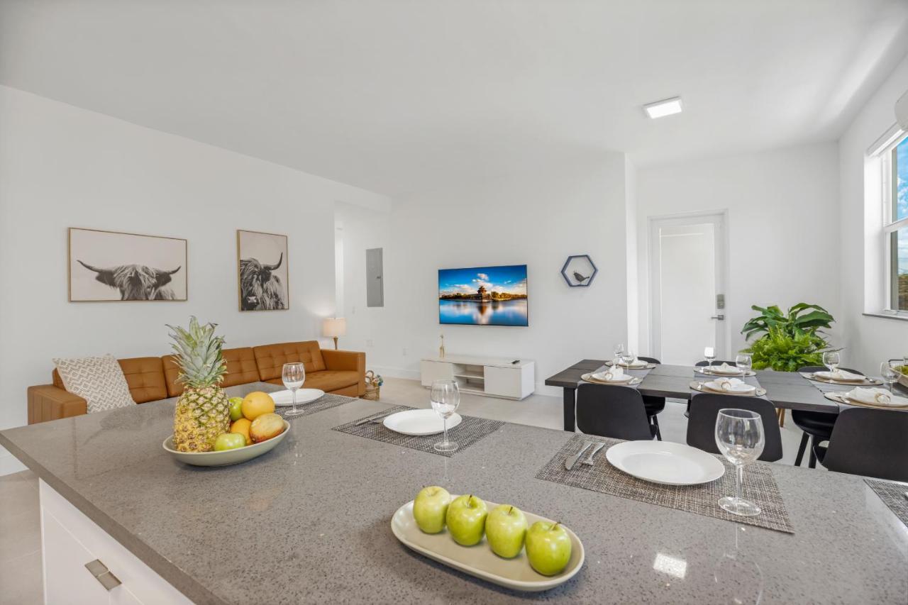 Up To 12 Guests! Modern Near Wynwood Holiday home