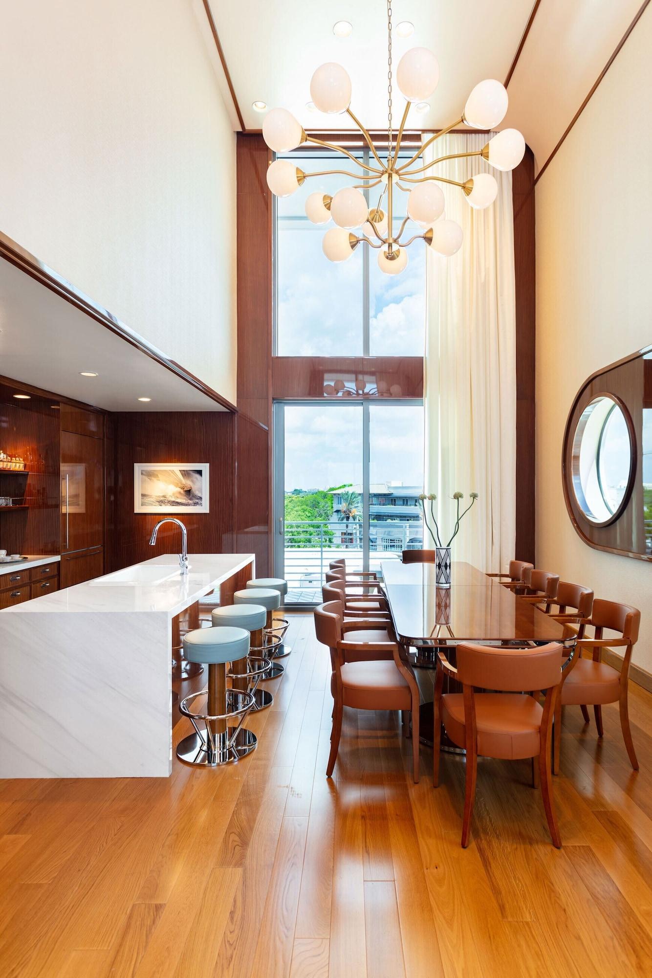 Mr. C - Coconut Grove Hotel 5*