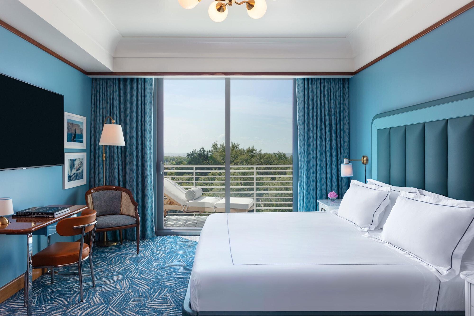 Mr. C - Coconut Grove Hotel 5*