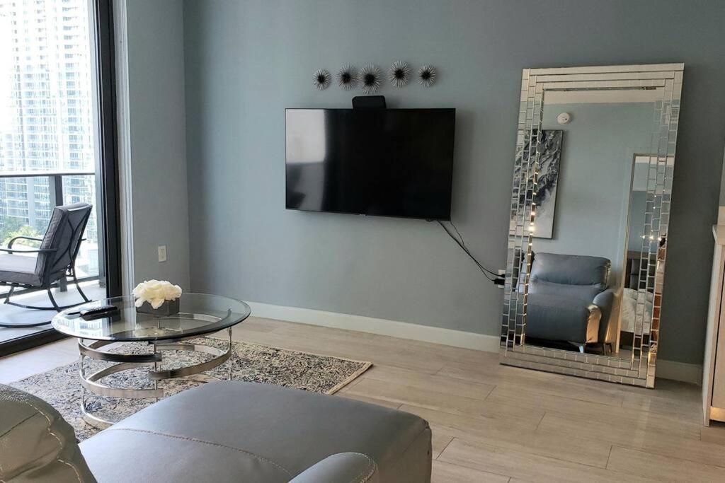 Apartment Gorgeous Upscale In The Middle Of Brickell