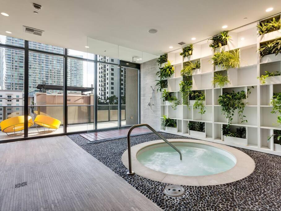 Gorgeous Upscale In The Middle Of Brickell Apartment *