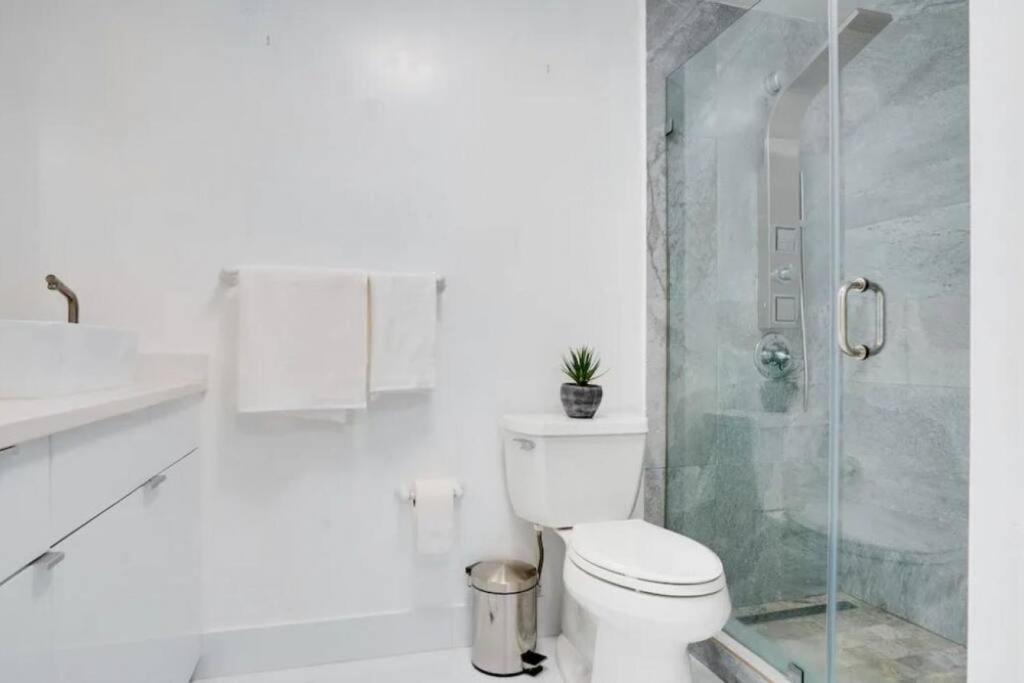 Chic Penthouse: 3br X Pool X Gym X 2 Parking Spots Apartment *