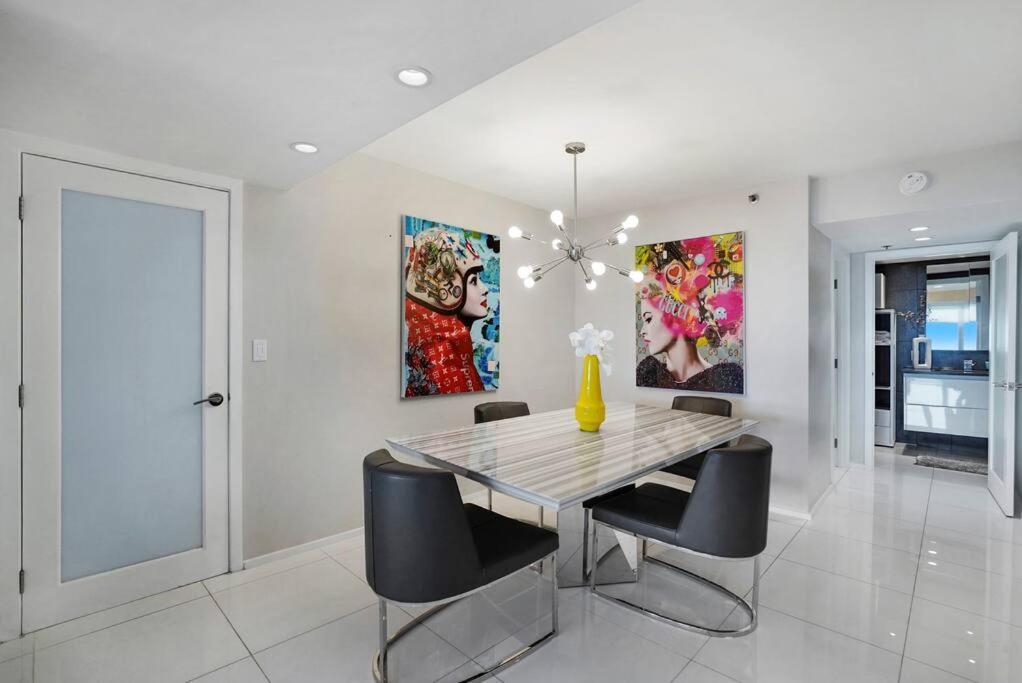 Seas The Day! Complete Panoramic Water Views Apartment