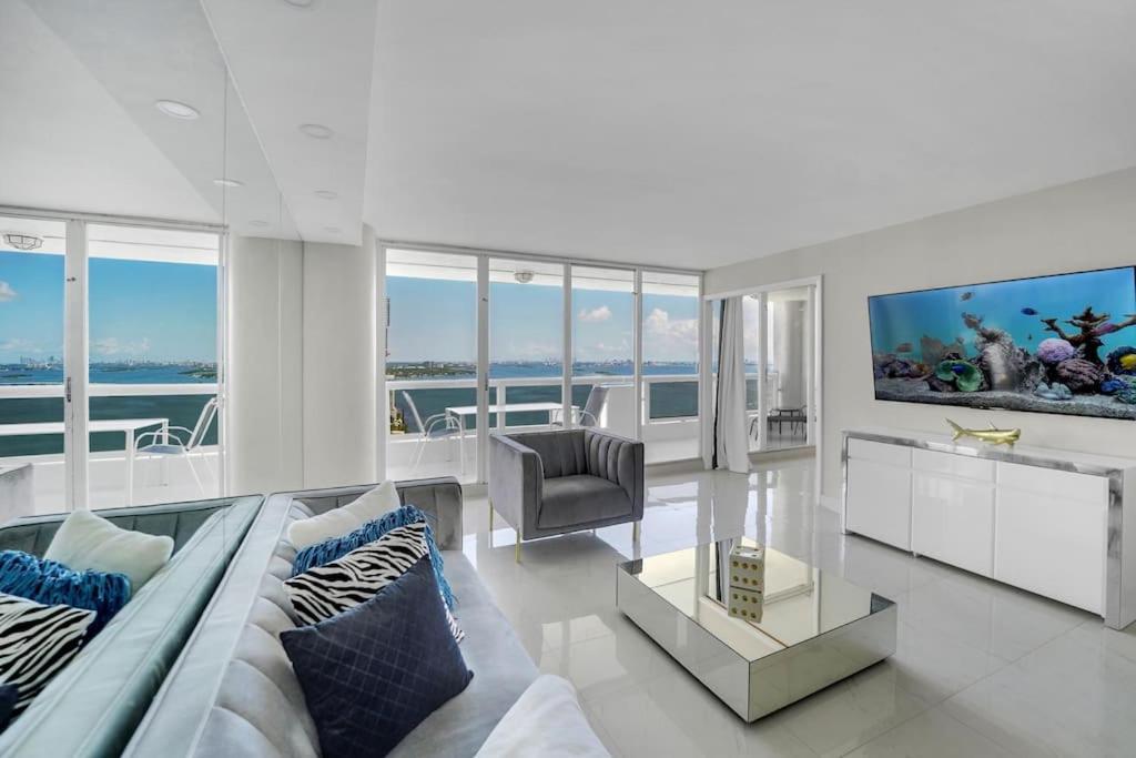 Velvet Sky! Water & Park Views! Apartment