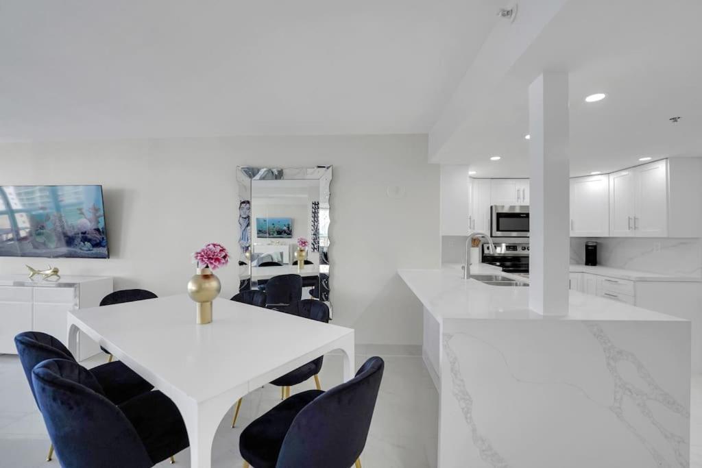 Velvet Sky! Water & Park Views! Apartment