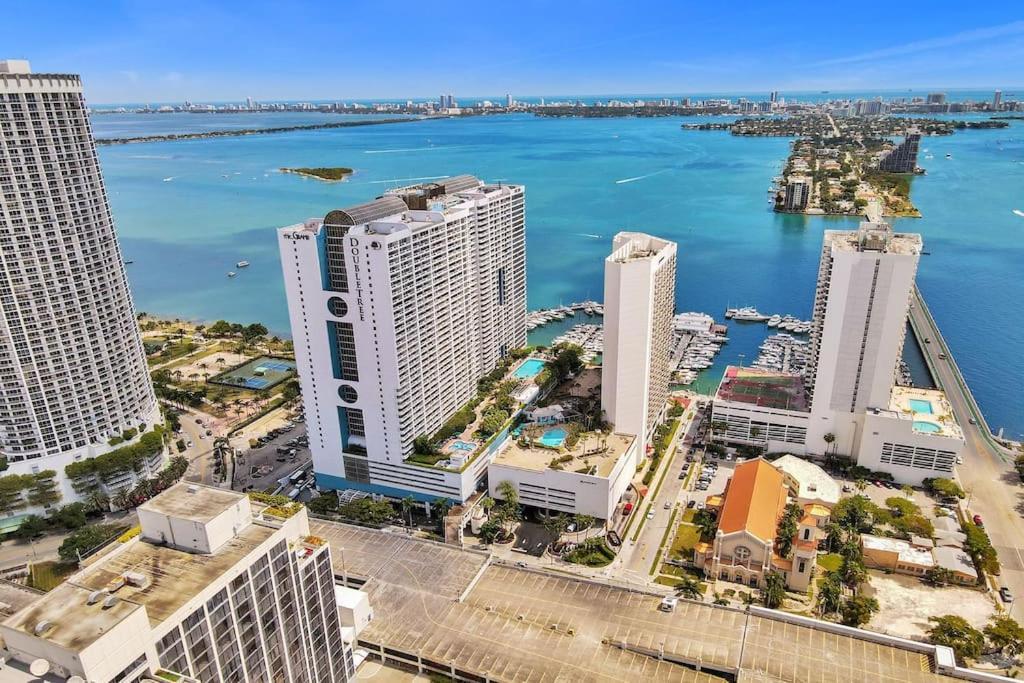 Velvet Sky! Water & Park Views! Apartment