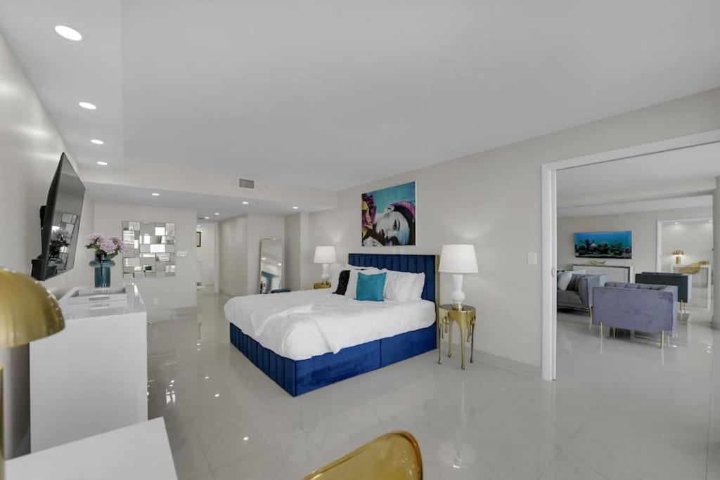 Velvet Sky! Water & Park Views! Apartment