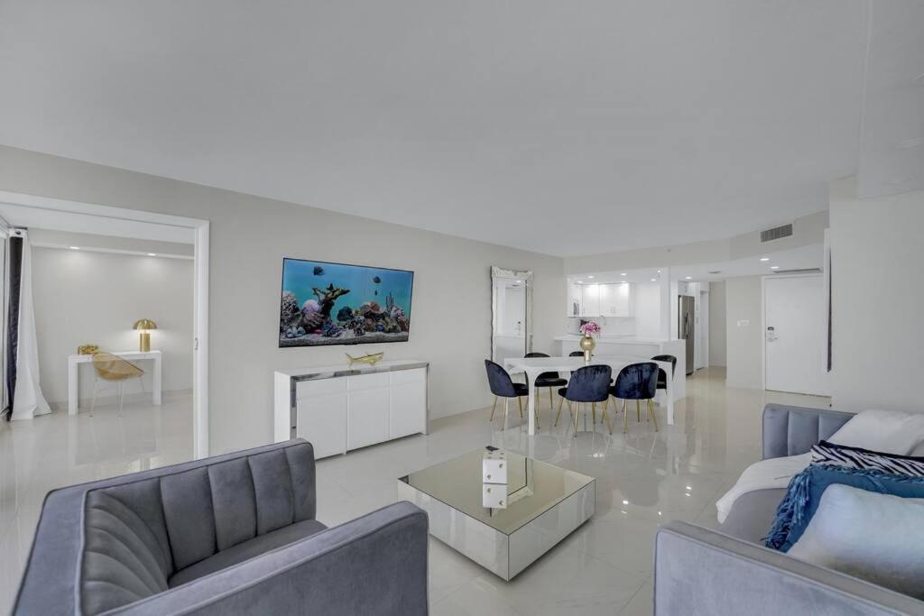 Velvet Sky! Water & Park Views! Apartment *