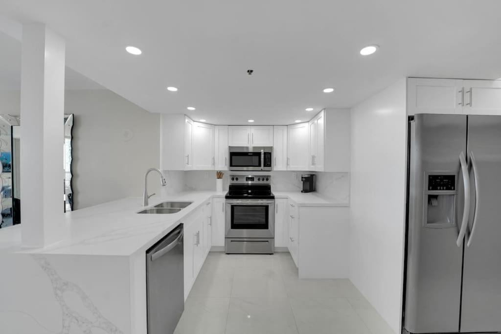 Velvet Sky! Water & Park Views! Apartment Miami