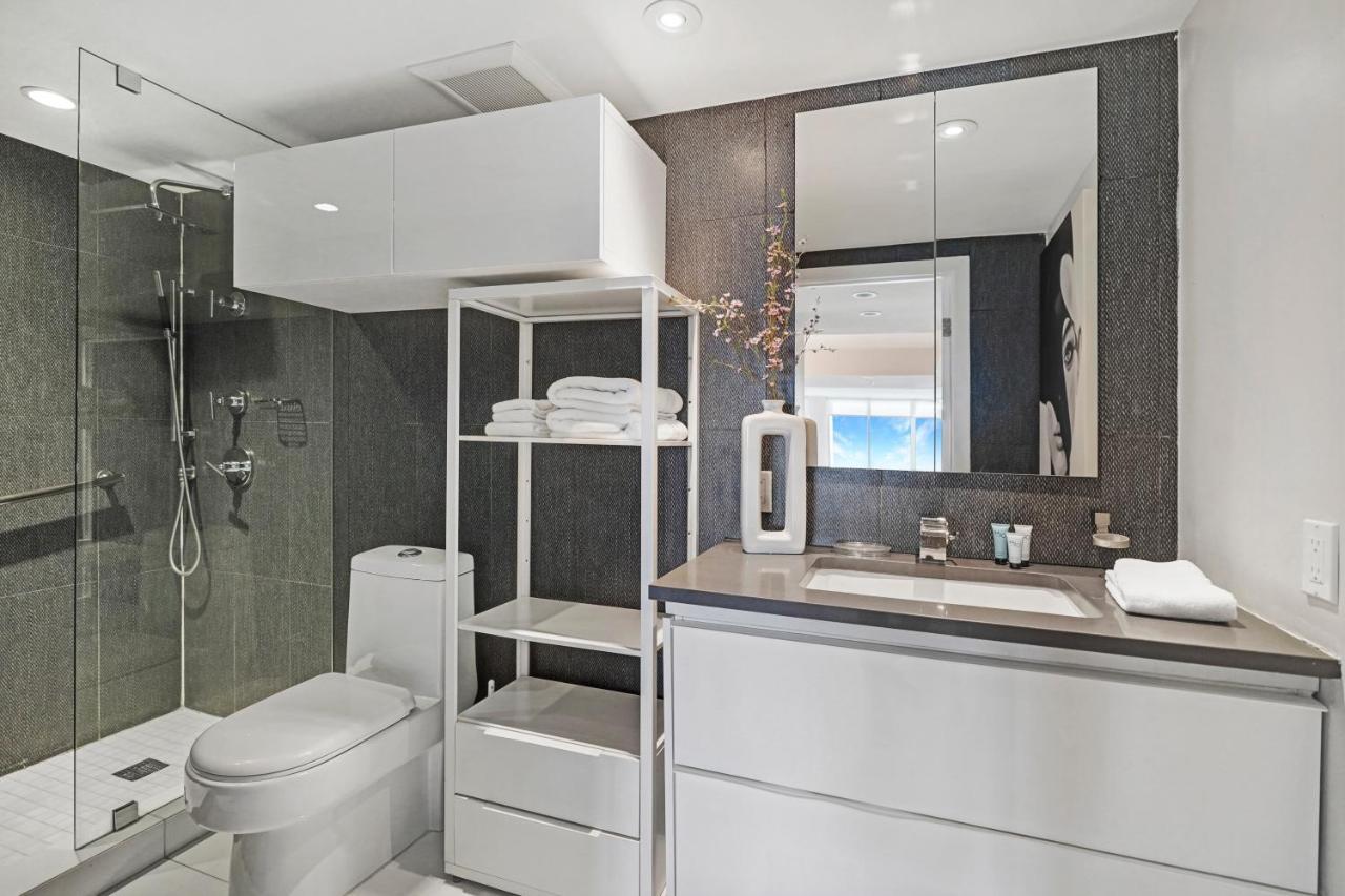 Apartment Seas The Day! Complete Panoramic Water Views
