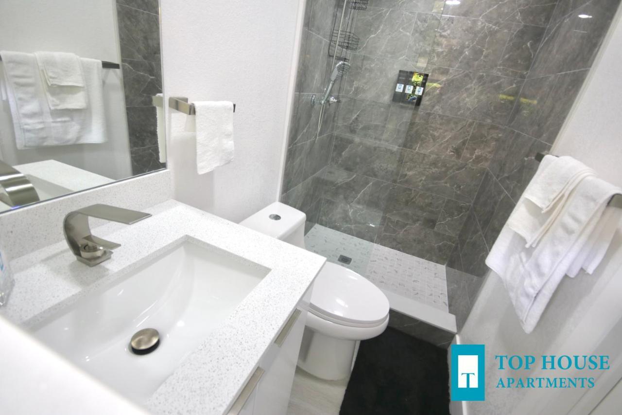251 Airport/top House * Miami