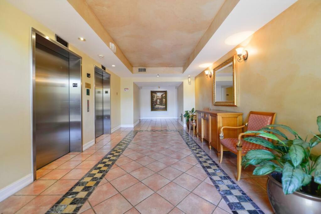 Apartment Deluxe Yacht Club Near The