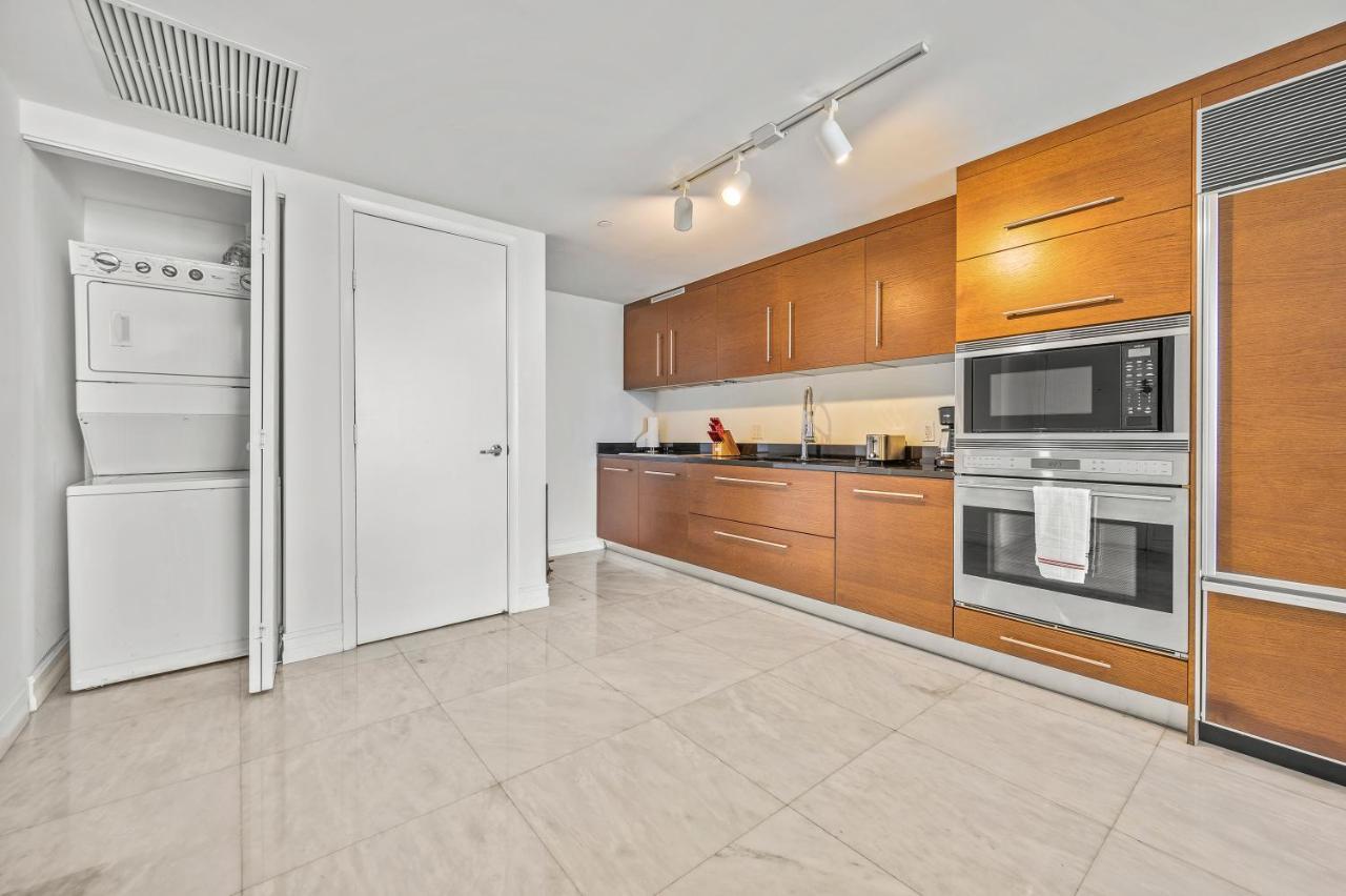 Icon Brickell • High Floor • Bay & Pool View Free Apartment