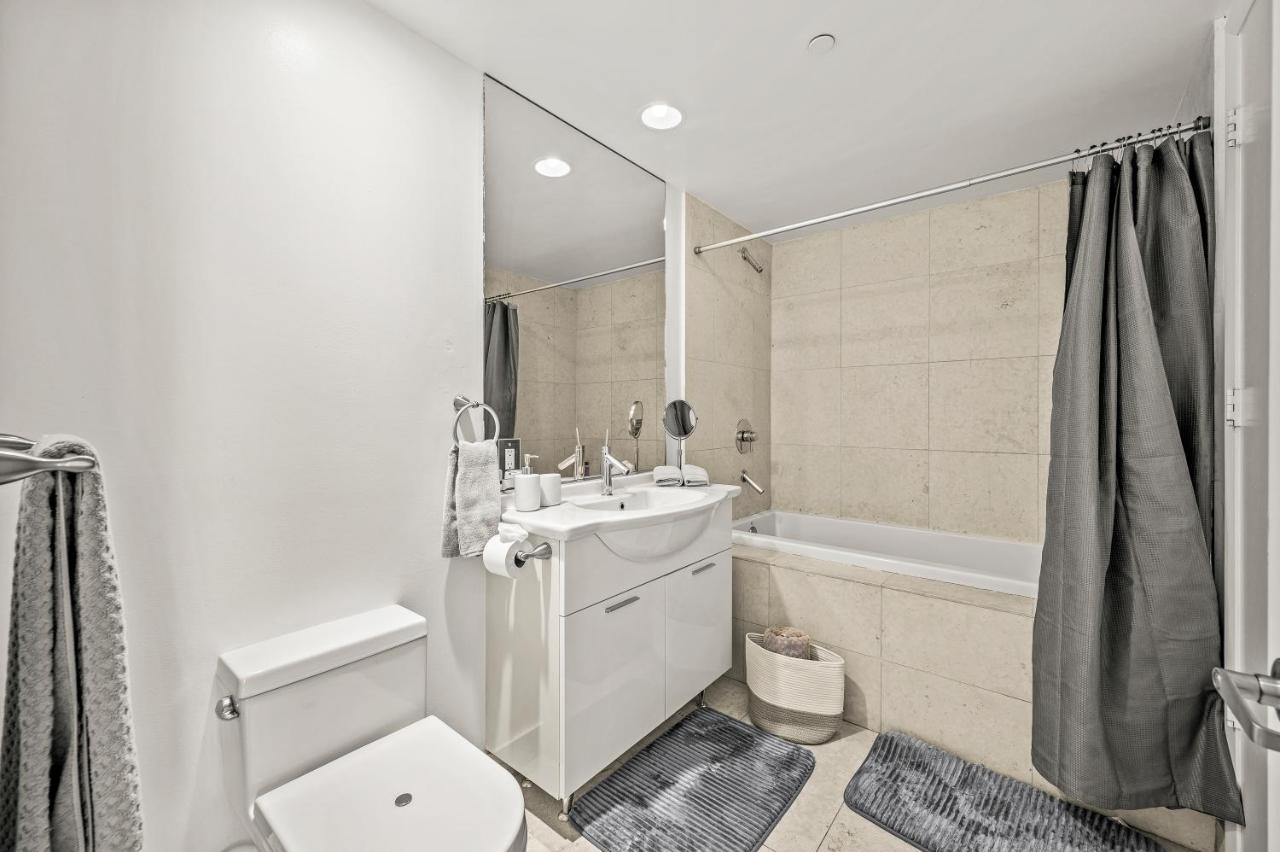 Icon Brickell • High Floor • Bay & Pool View Free *