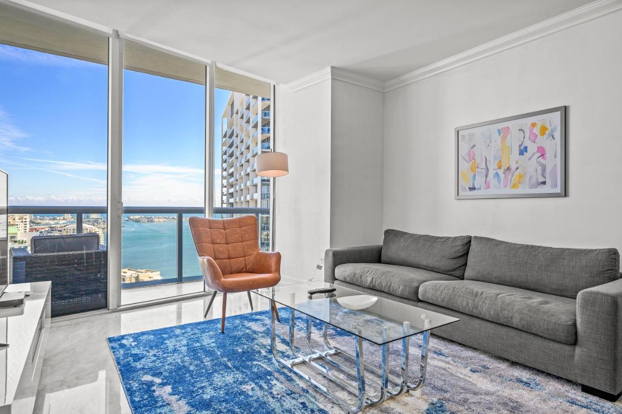 Icon Brickell • High Floor • Bay & Pool View Free * Miami