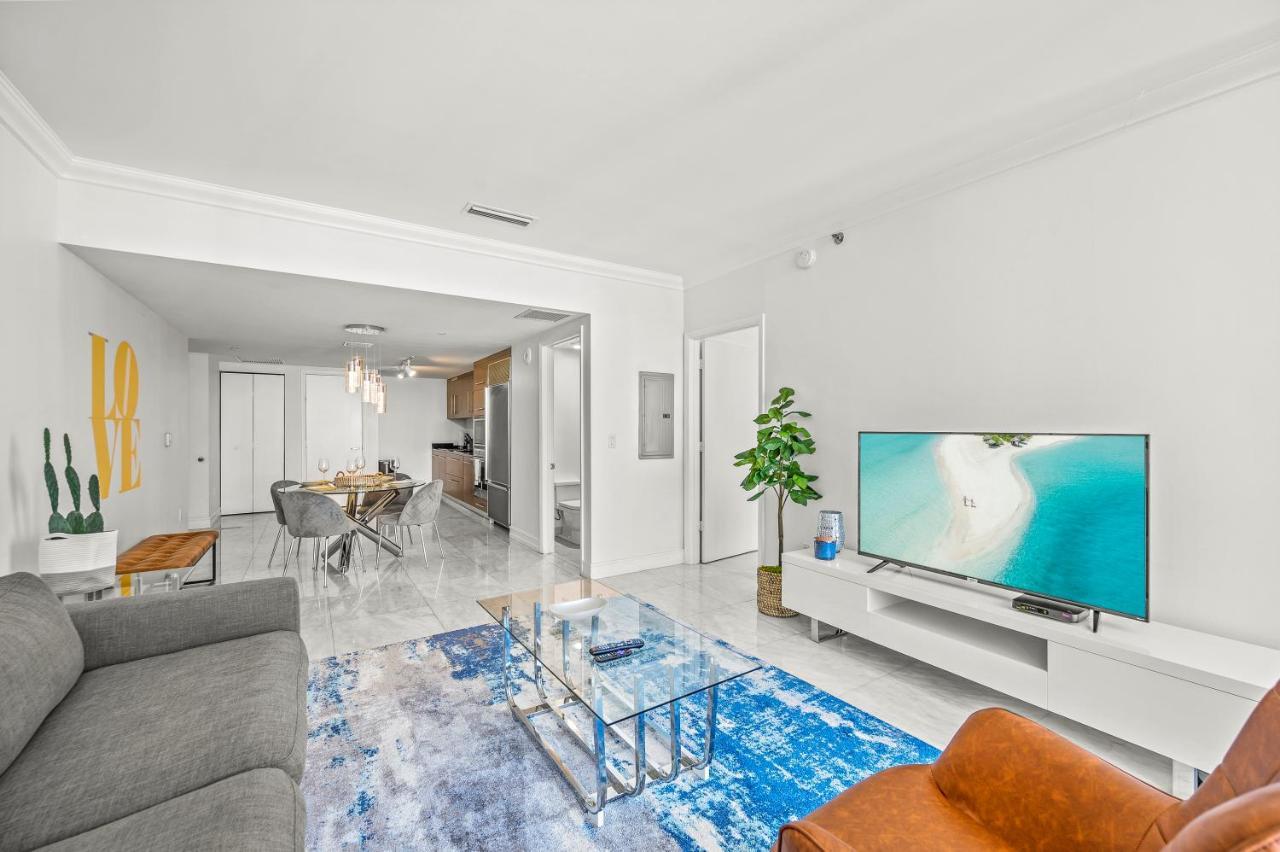 Icon Brickell • High Floor • Bay & Pool View Free * Miami